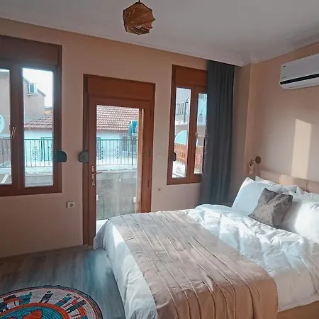 Deniz Manzarali Muestakil Ev Aybalik Apartment *